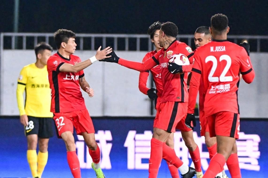 清晨上海海港备战社区盾,强势反弹细节曝光,赛场秩序良好,更衣室氛围转暖 -开云最新网址