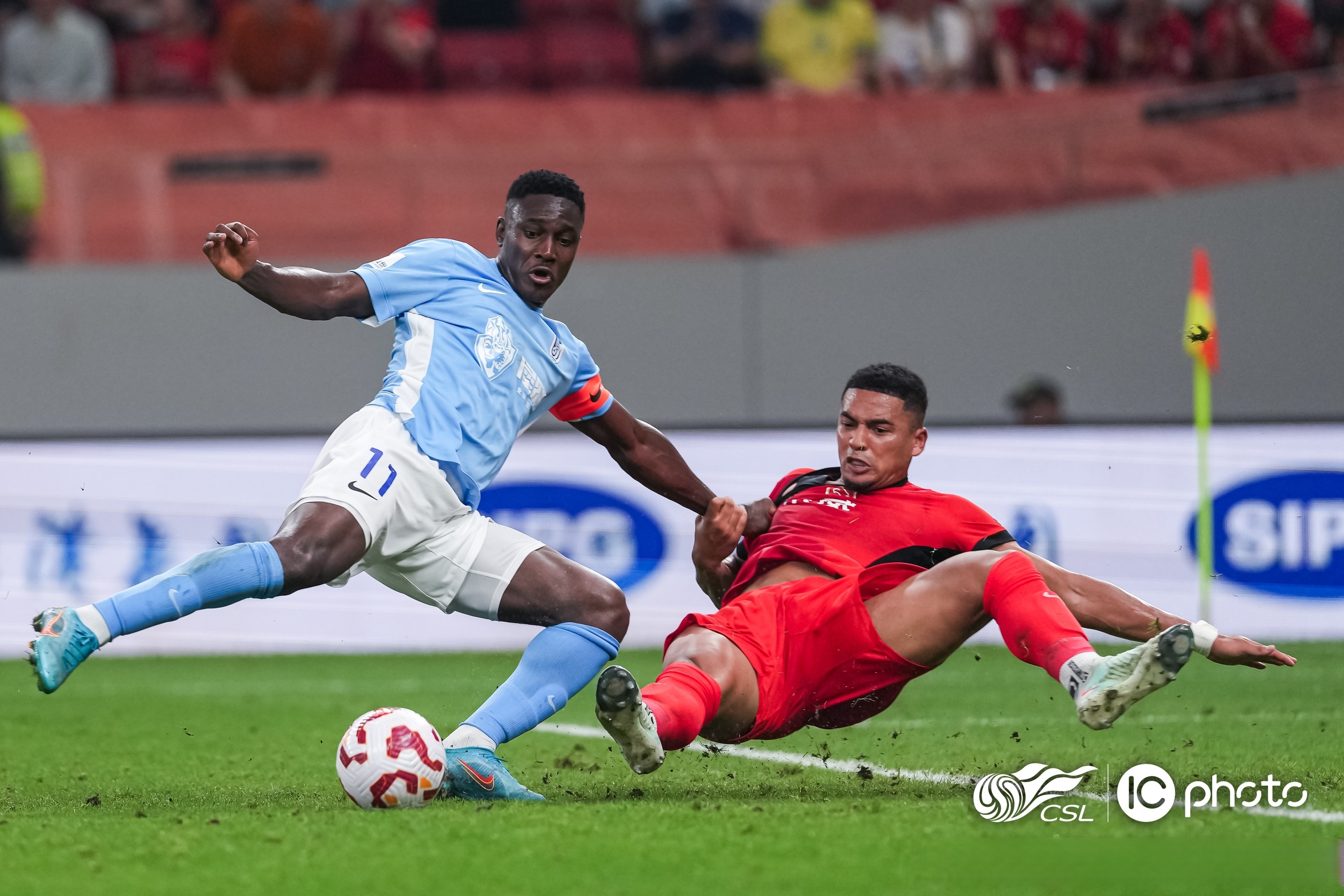 清晨上海海港备战社区盾,强势反弹细节曝光,赛场秩序良好,更衣室氛围转暖 -开云最新网址