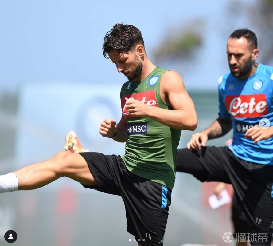 那不勒斯训练开放日,冲刺阶段临场应变引欢呼,意大利杯在即,纪律约束更严格的简单介绍-开云网址