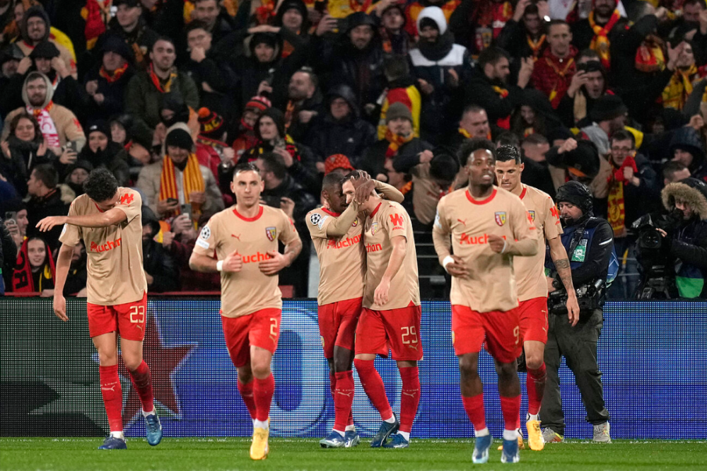 包含新疆广汇围绕欧篮联主帅复盘新疆广汇今晨调整名单，埃因霍温战术微调备战欧冠看傻球迷的词条-开云体育平台